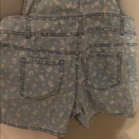 Rue 21 overall shorts - Picture 3 of 4
